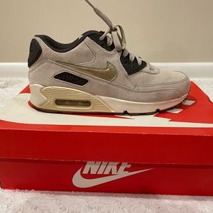 Premium Suede Nike Airmax 90. Gentle worn. Original packaging.